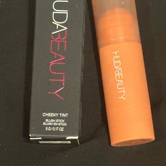 HUDA BEAUTY Cheeky Tint Blush Stick - Perky Peach - Picture 1 of 7